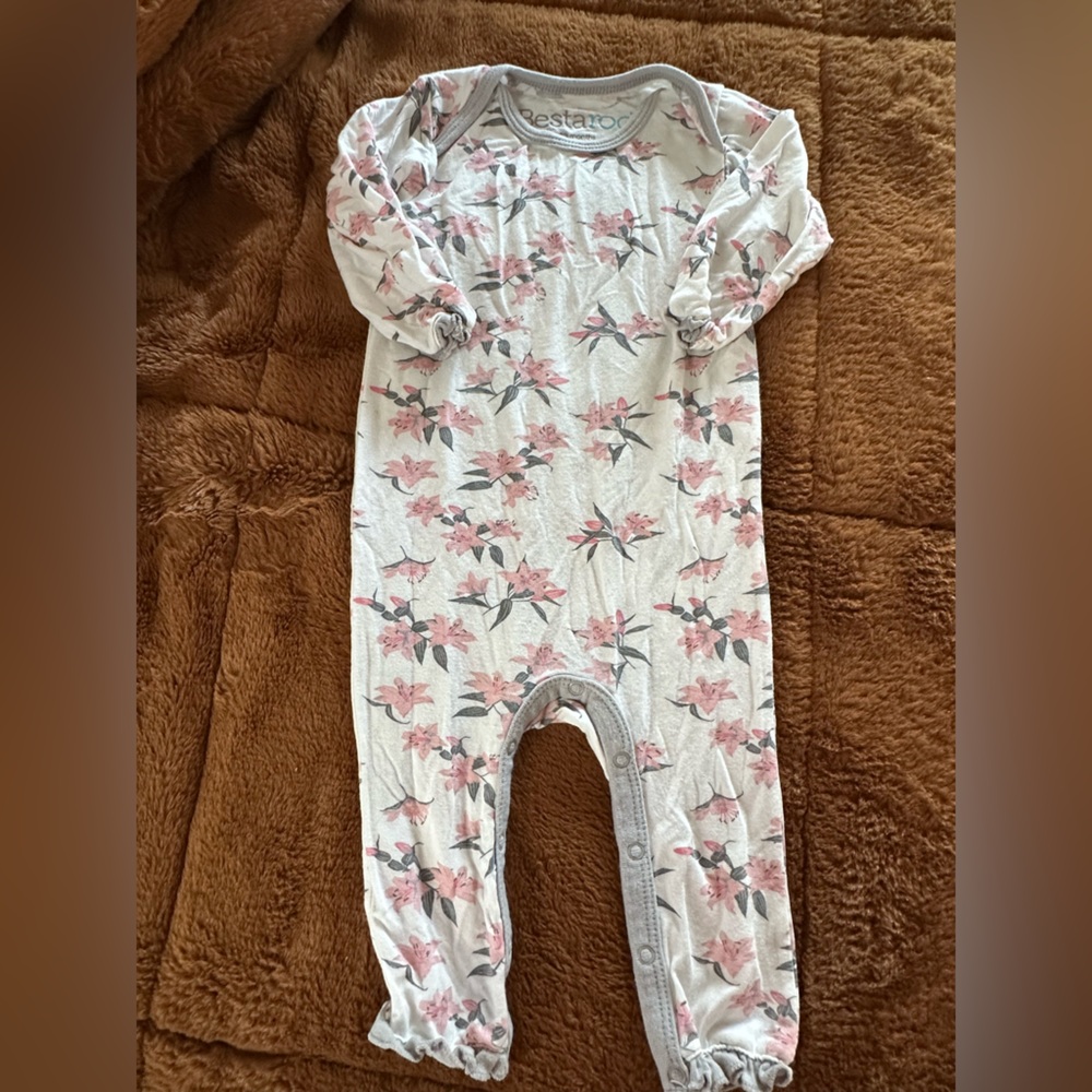 Infant girl bestaroo sleeper